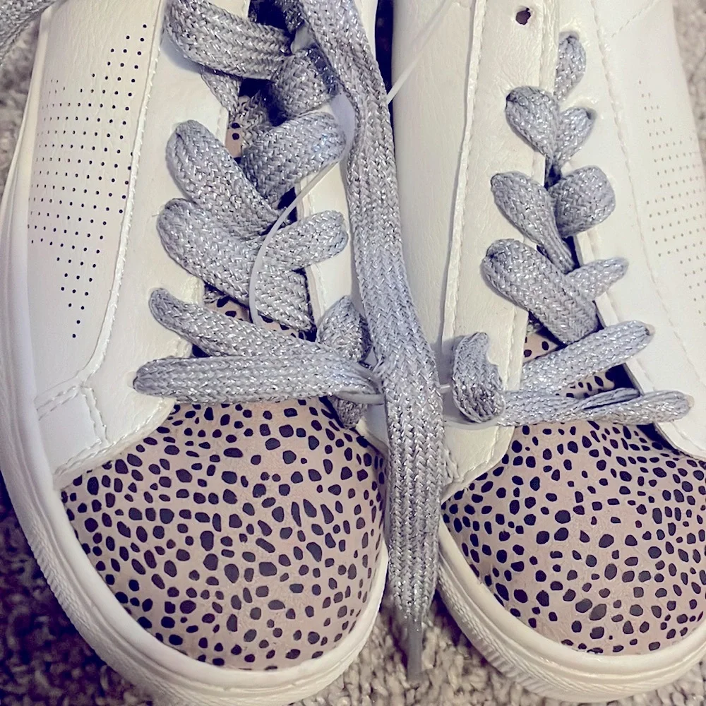 New leopard print Universal thread color-block tennis shoes size 6.5